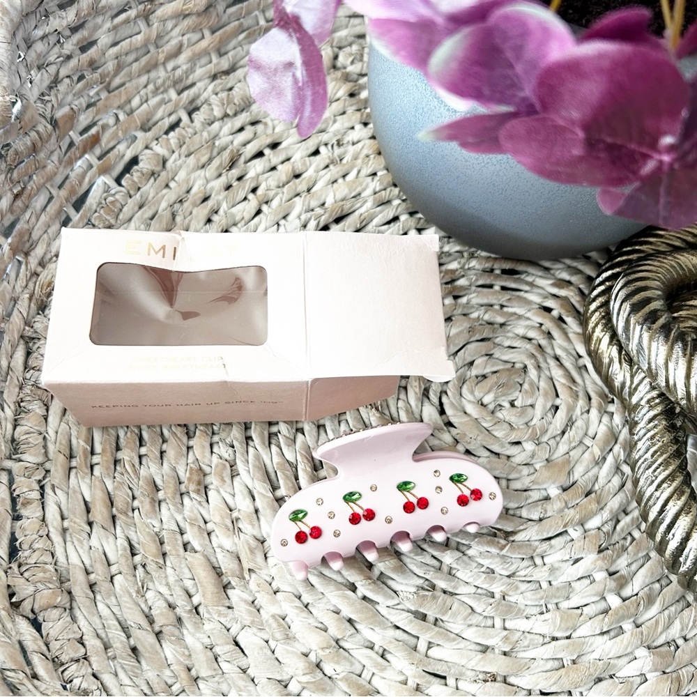 New Emi Jay Sweetheart Hair Claw Clip in Pink Cherry Pie - Picture 3 of 5